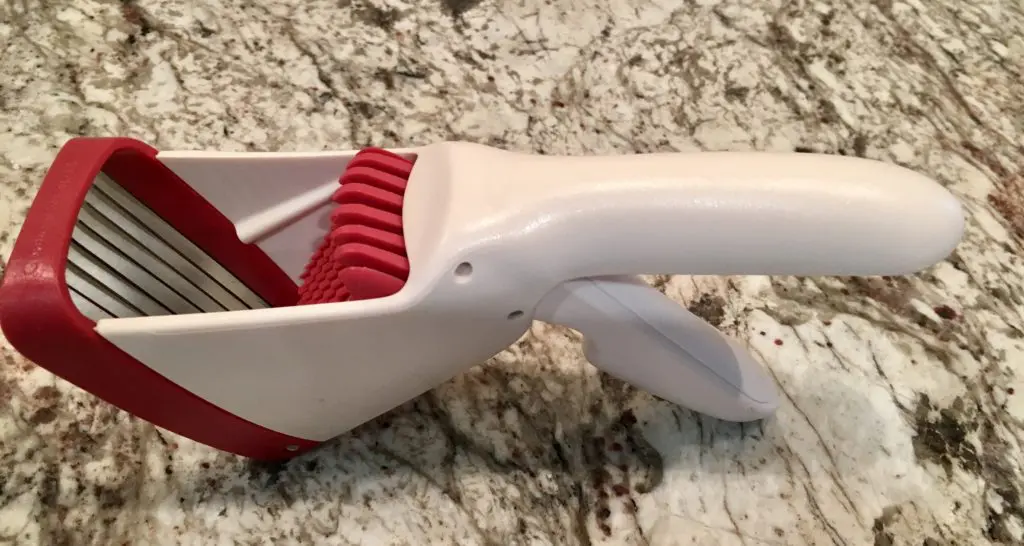 a strawberry slicer that use to slice strawberries