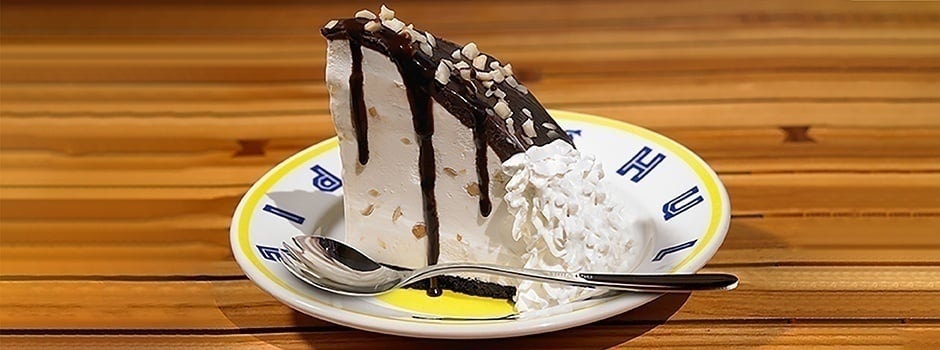 a plate of hula pie, is a traditional hawaiian dessert recipe