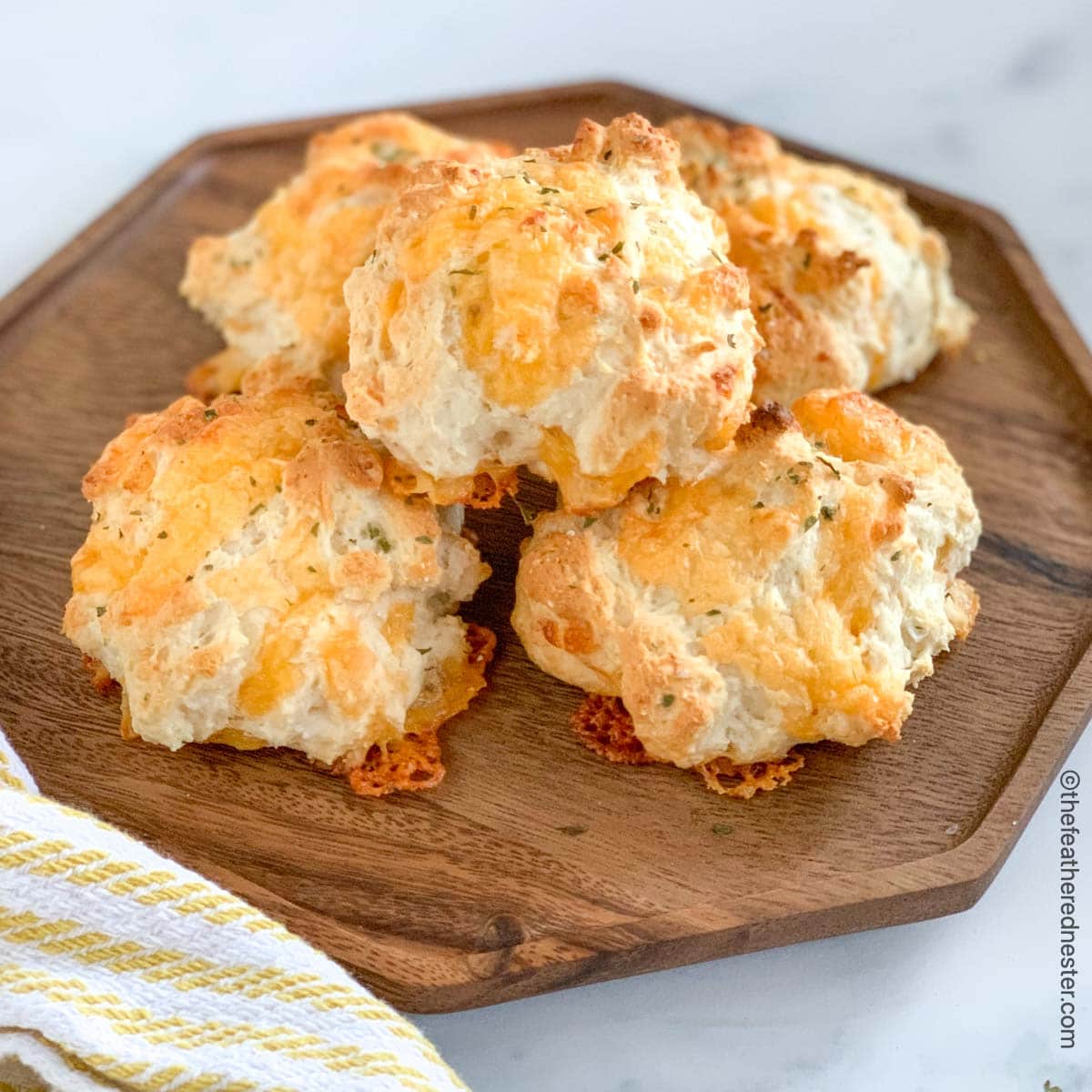 Bisquick Cheddar Biscuits (Cheddar Bay Biscuits) - TFN