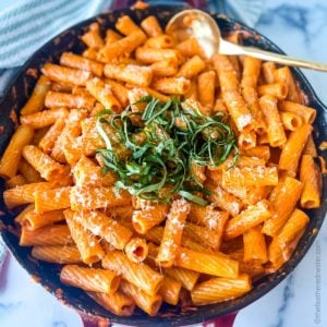 Rigatoni alla vodka in a cast iron skillet.