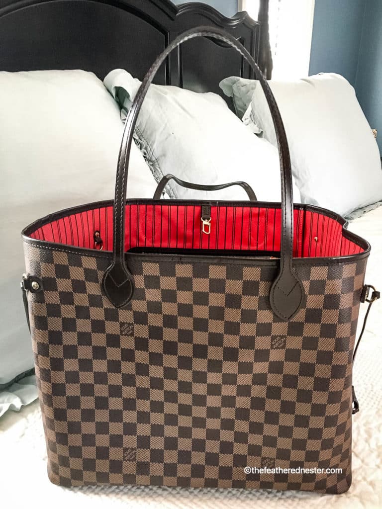 Louis Vuitton Neverfull - A full review on this timeless tote + photos!