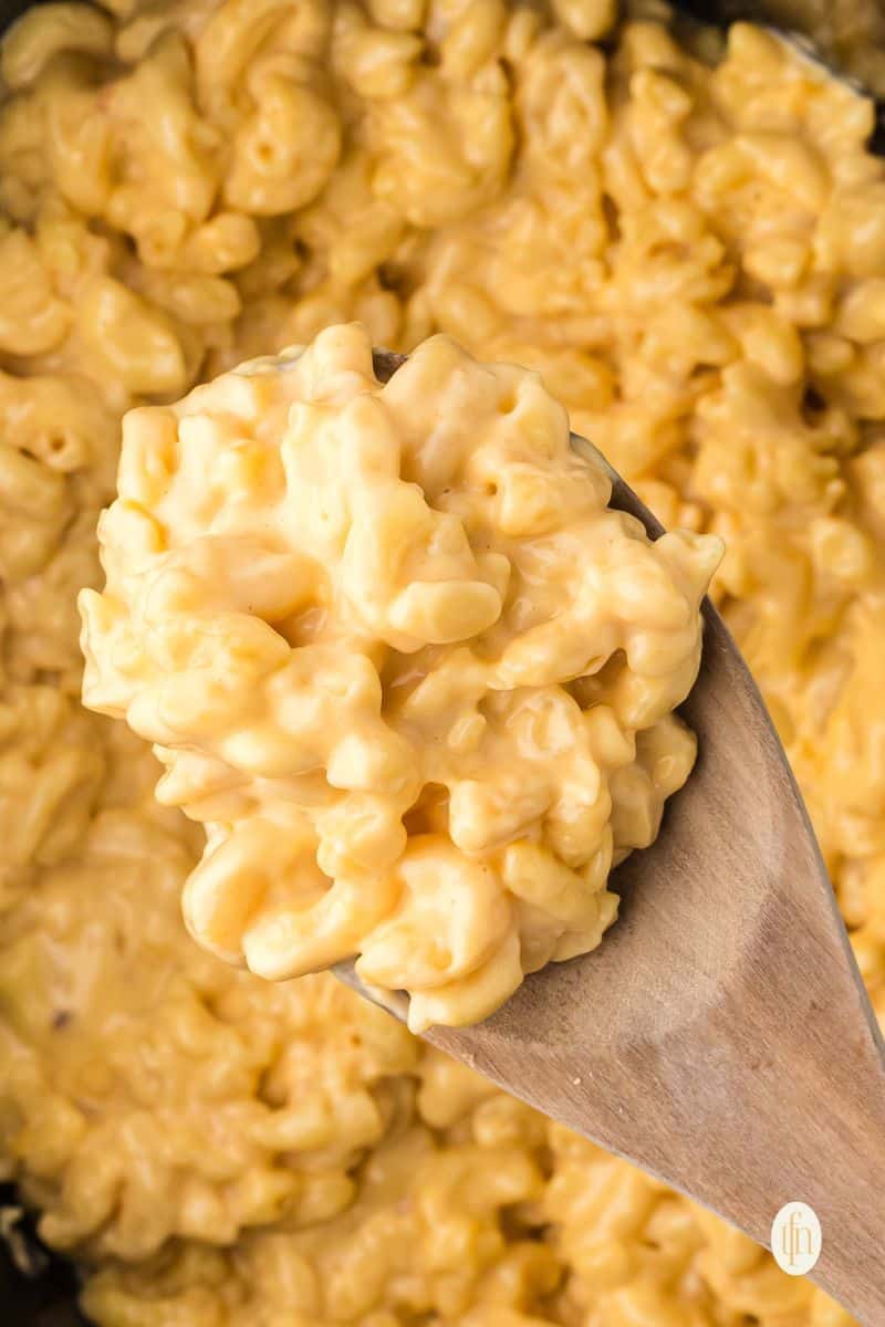 A scoop of mac and cheese.