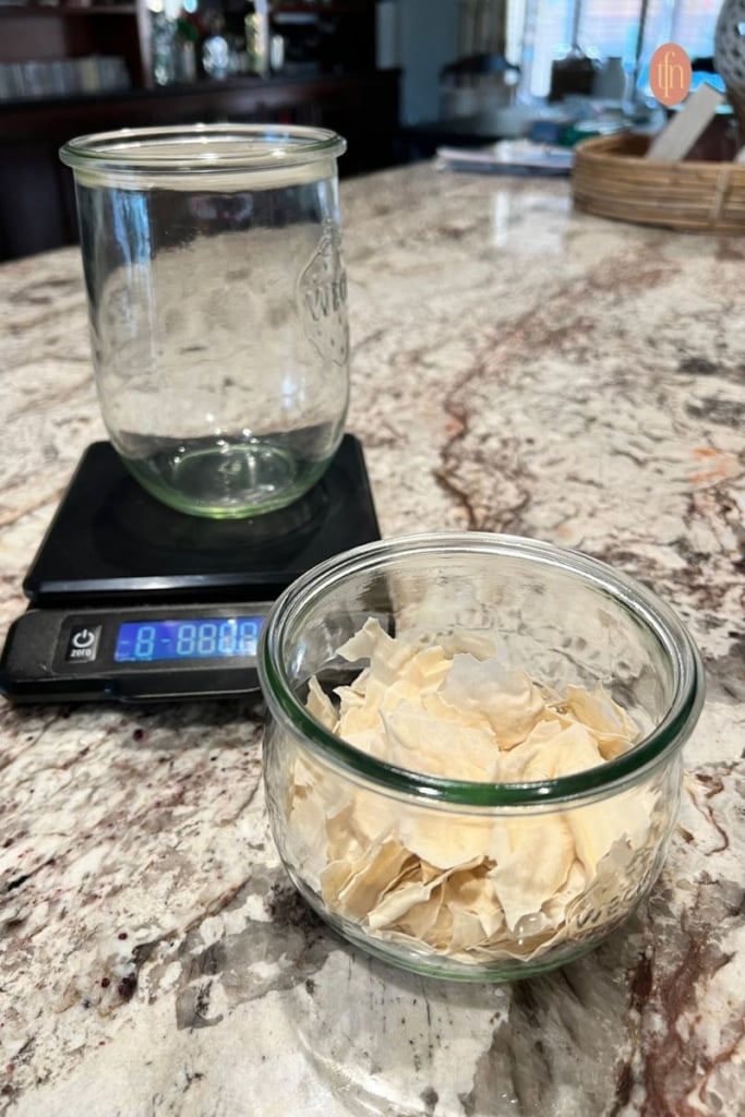 Dehydrated starter in a weck jar and a weck jar on a scale.